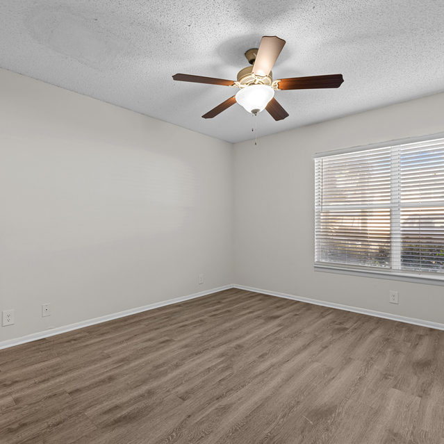 The Park at Veneto - Spacious Empty Room with Light Wood Flooring