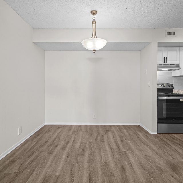 The Park at Veneto - Spacious Dining Area with Laminate Flooring